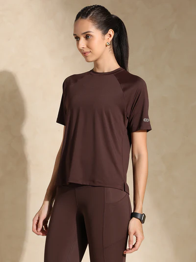 Brown raglan tee with contrast sleeves